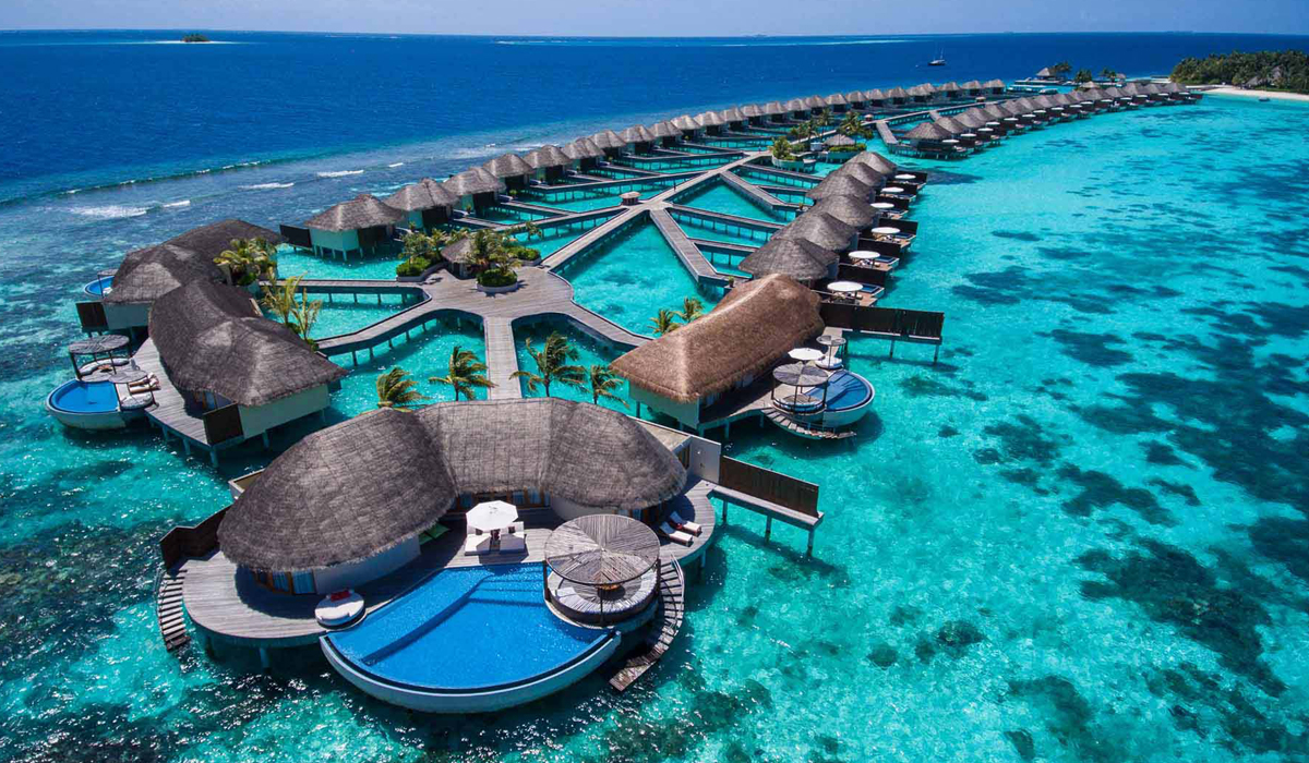 جزر المالديف... زوّارُها ضِعفُ عدد سكّانِها