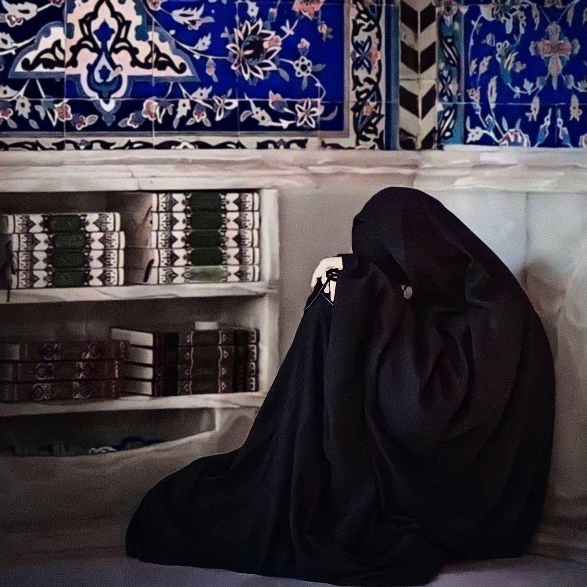 شهادتها نصف شهادة الرجل.. هل انتقص الإسلام من كرامة المرأة؟!