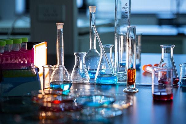 سلسلة معارج الإيمان.. هل ينكر العلم وجود الله؟!