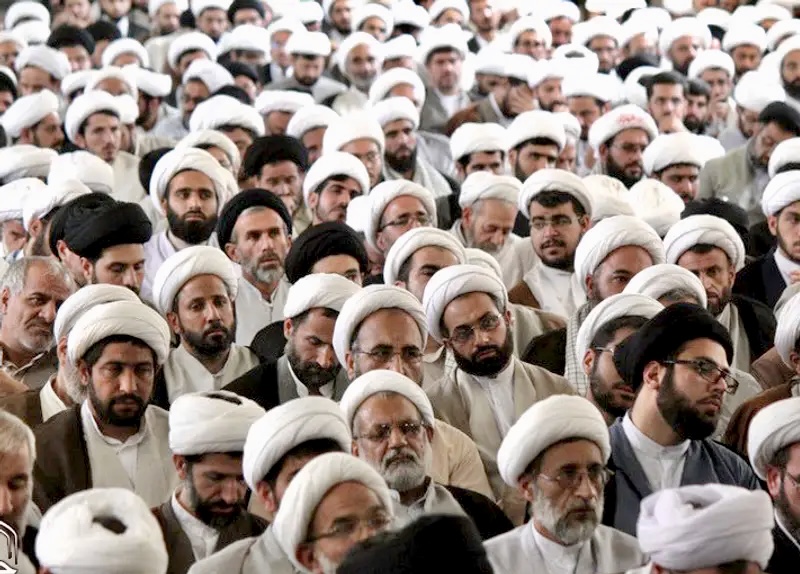 هل يهتم الإسلام بالمسؤولية والواجب أكثر أم بحقوق الناس؟